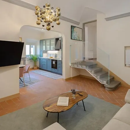 Market 3-bedroom Design Apartment Florence