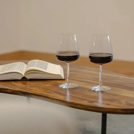 Market 3-bedroom Design Apartment