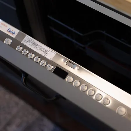 Market 3-bedroom Design Apartment *