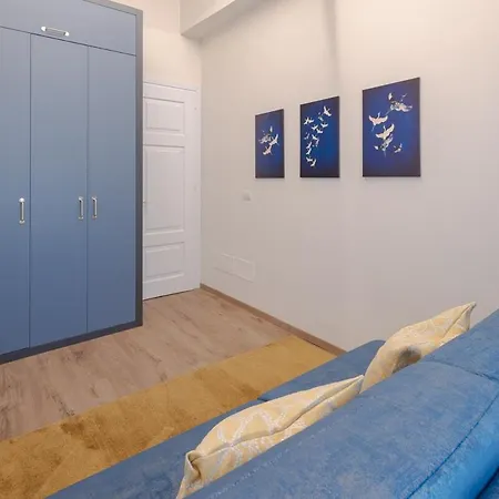 Market 3-bedroom Design Apartment