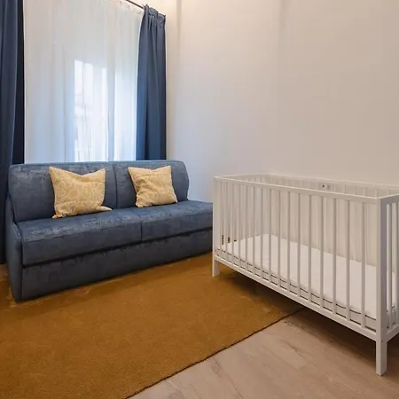 Apartment Market 3-bedroom Design Florence