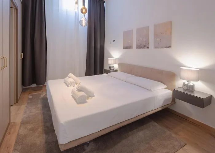 Apartment Market 3-bedroom Design Florence