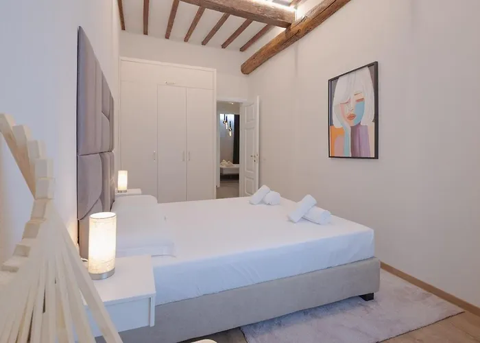 Apartment Market 3-bedroom Design