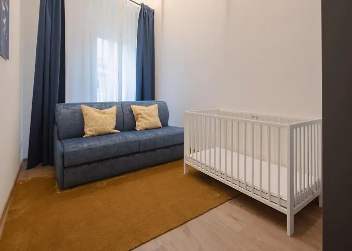 Apartment Market 3-bedroom Design Florence